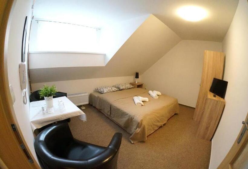 호스텔 Hostinské Pokoje U Kulináře