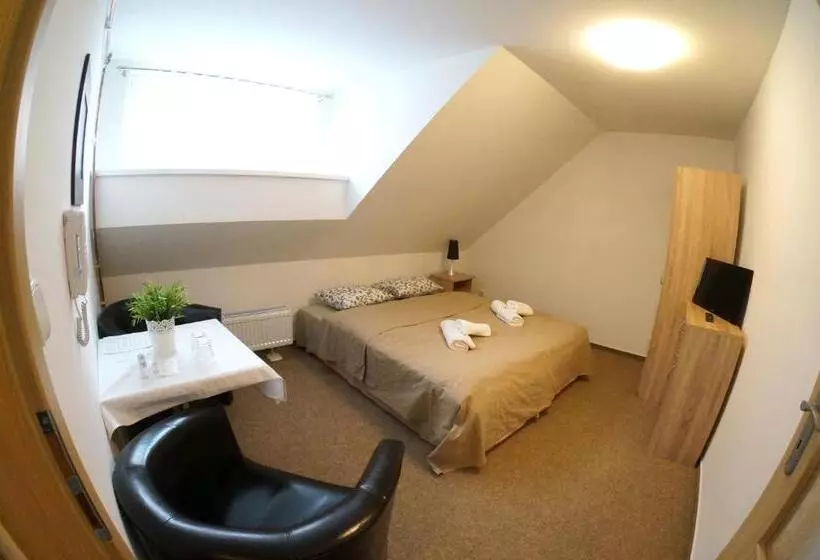 Retkeilymaja Hostinské Pokoje U Kulináře