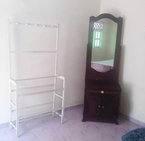 هاستل Anila Beach Inn