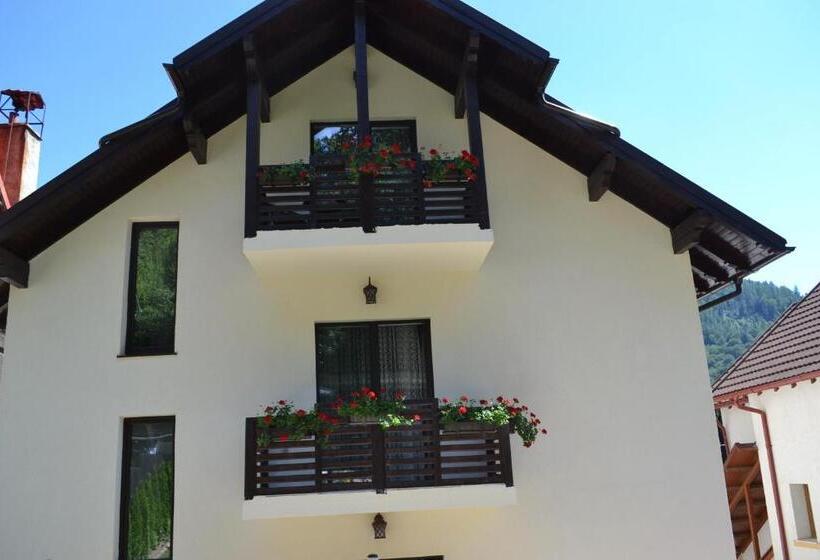 بنسيون Casa Hera