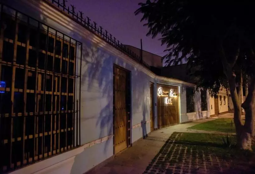 پانسیون Dream House