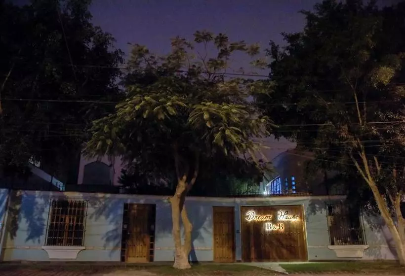 پانسیون Dream House