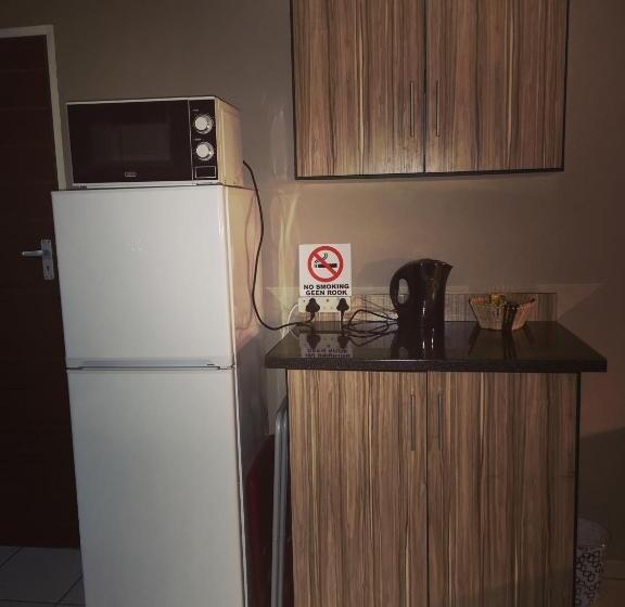 פנסיון Aaa Rose Garden Guesthouse