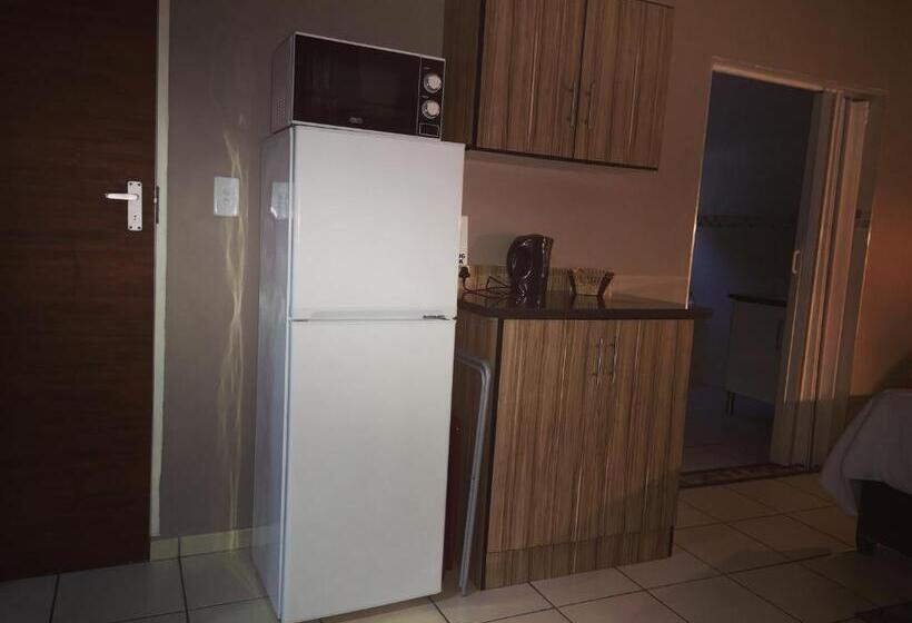 פנסיון Aaa Rose Garden Guesthouse