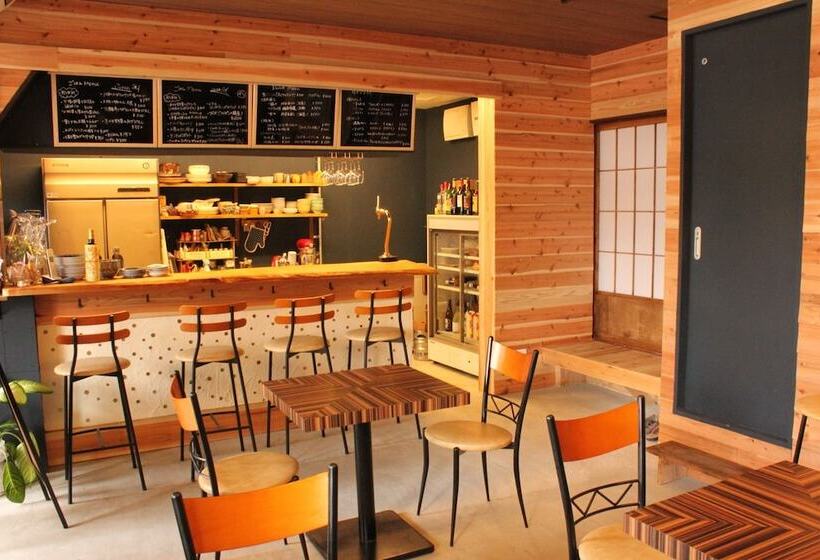 Pension Bar & Hostel Mondo   Hostel