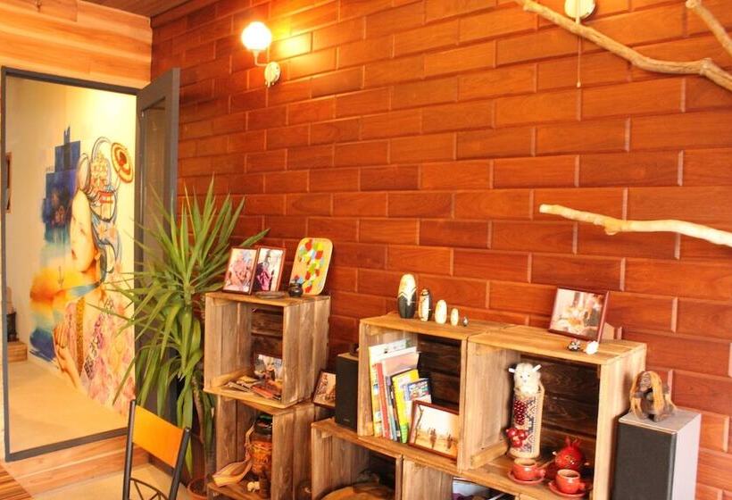 Pension Bar & Hostel Mondo   Hostel