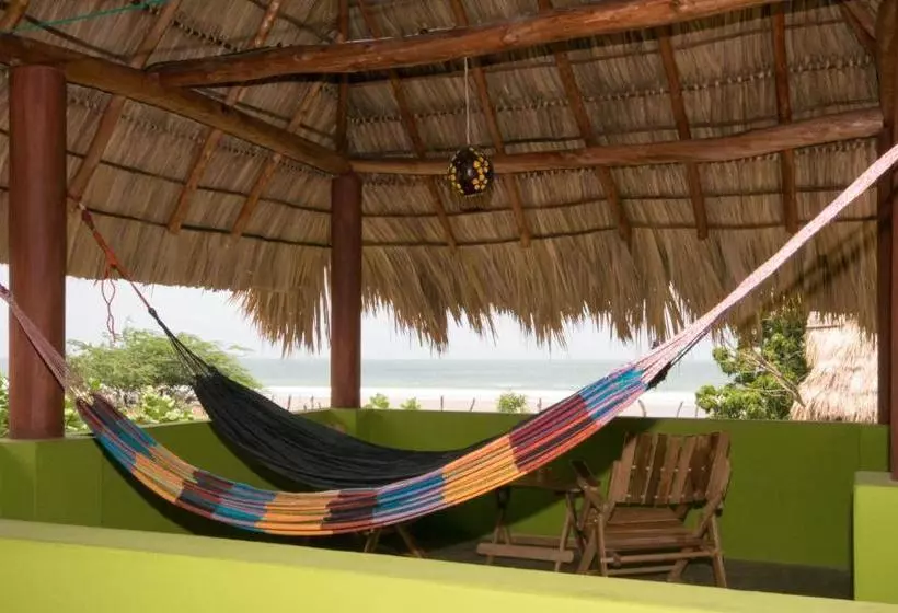 Majatalo Red Pepper Popoyo