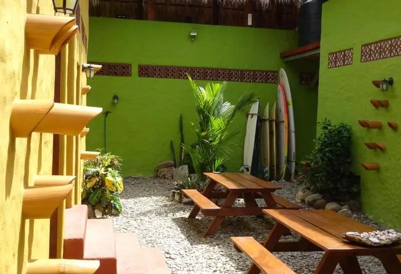 Majatalo Red Pepper Popoyo