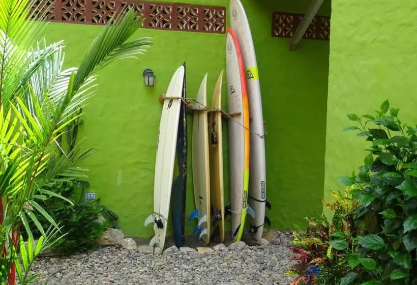 Majatalo Red Pepper Popoyo