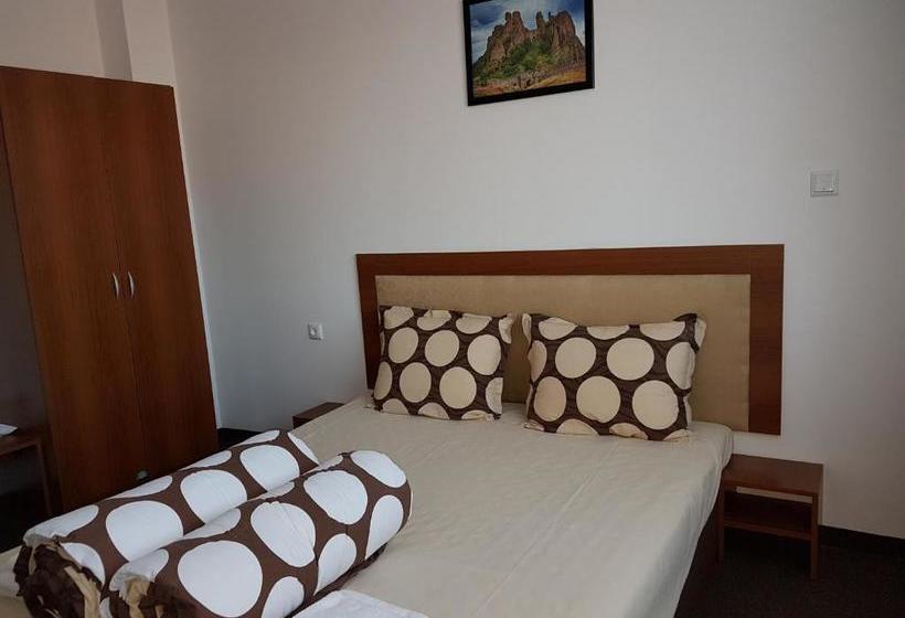 Pensão Yuliya Guest House