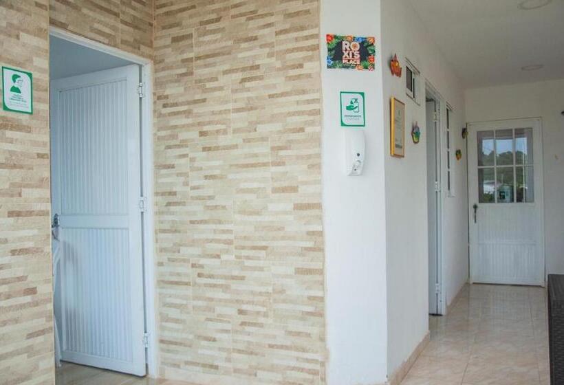 هاستل Roxi S Place