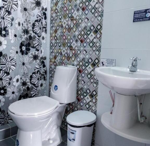 هاستل Roxi S Place