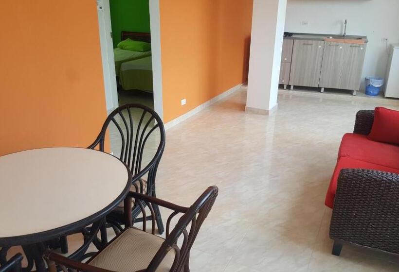 هاستل Roxi S Place