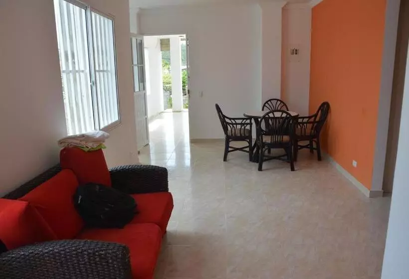 Retkeilymaja Roxi S Place