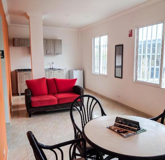 هاستل Roxi S Place