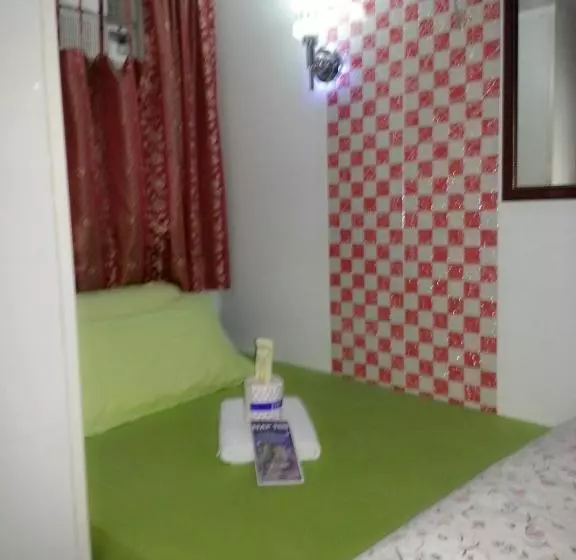 پانسیون Dutch Hostel