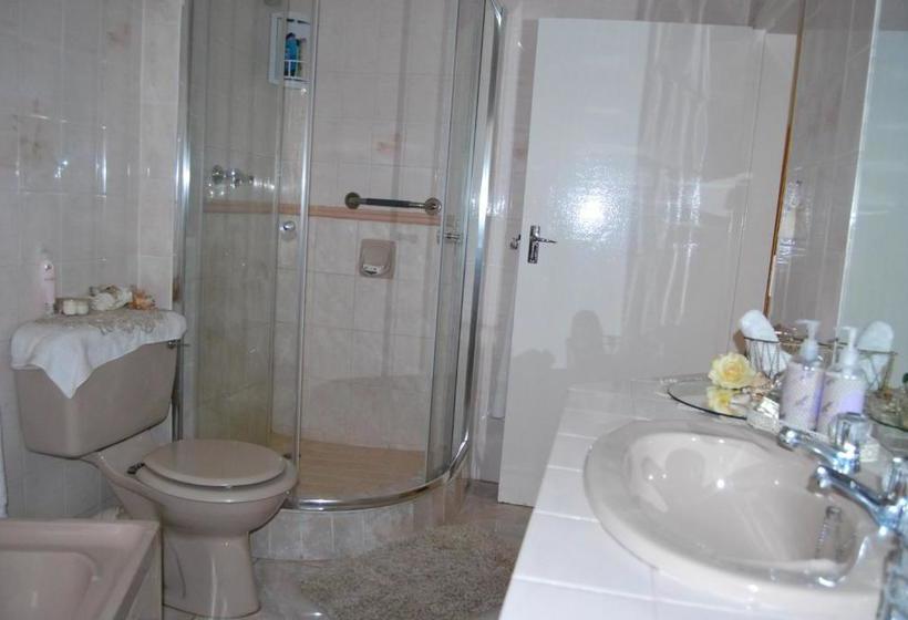 ペンション Ronique's Guest House