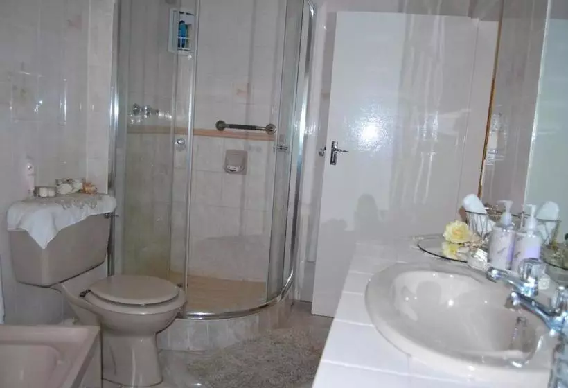 ペンション Ronique's Guest House
