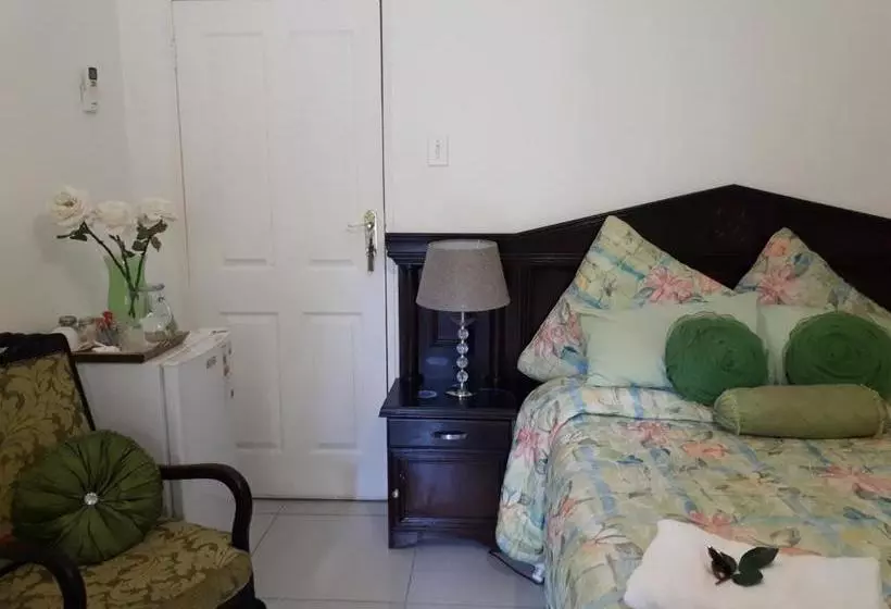 ペンション Ronique's Guest House