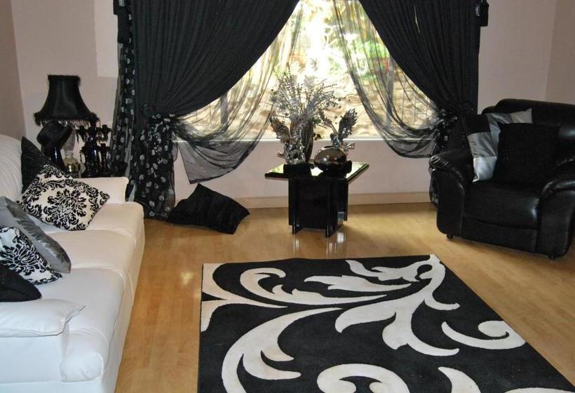 ペンション Ronique's Guest House