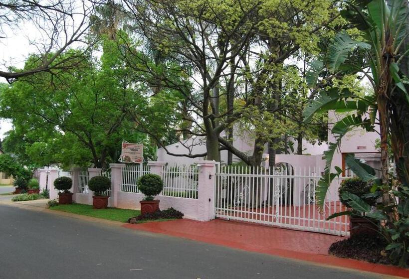 ペンション Ronique's Guest House