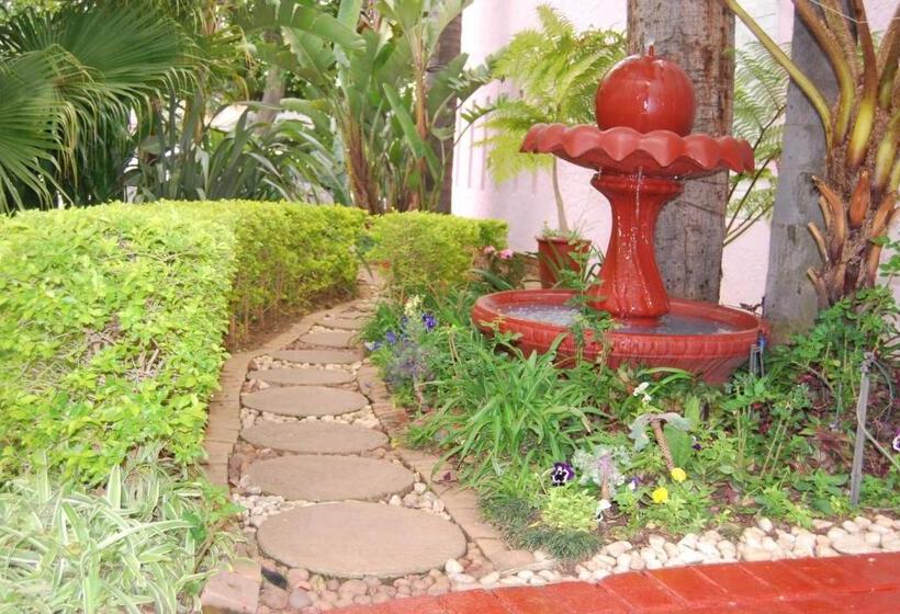 ペンション Ronique's Guest House