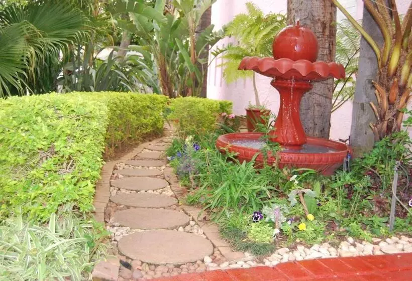 ペンション Ronique's Guest House