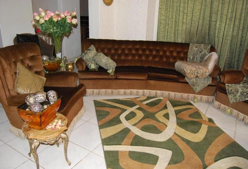 ペンション Ronique's Guest House