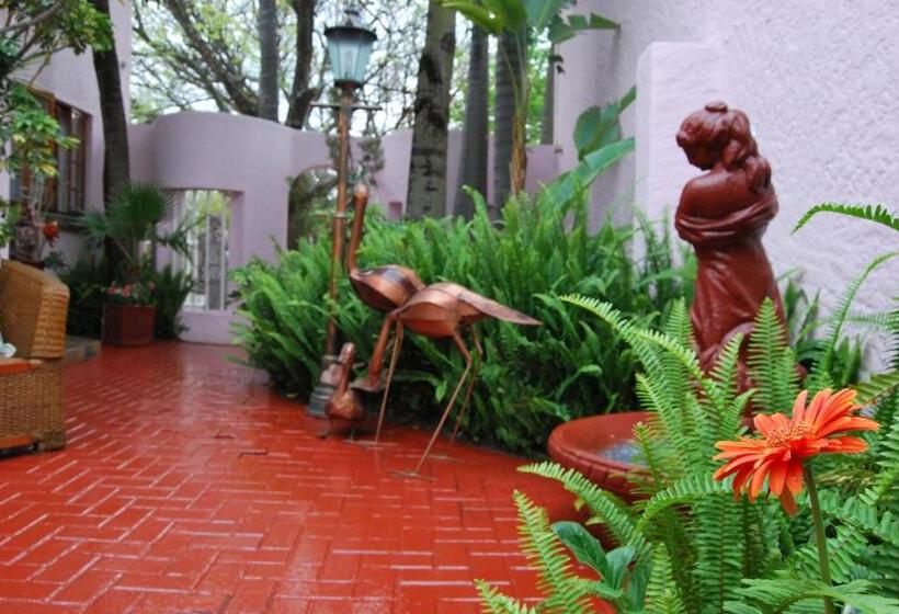 ペンション Ronique's Guest House