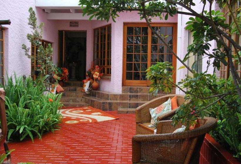 ペンション Ronique's Guest House