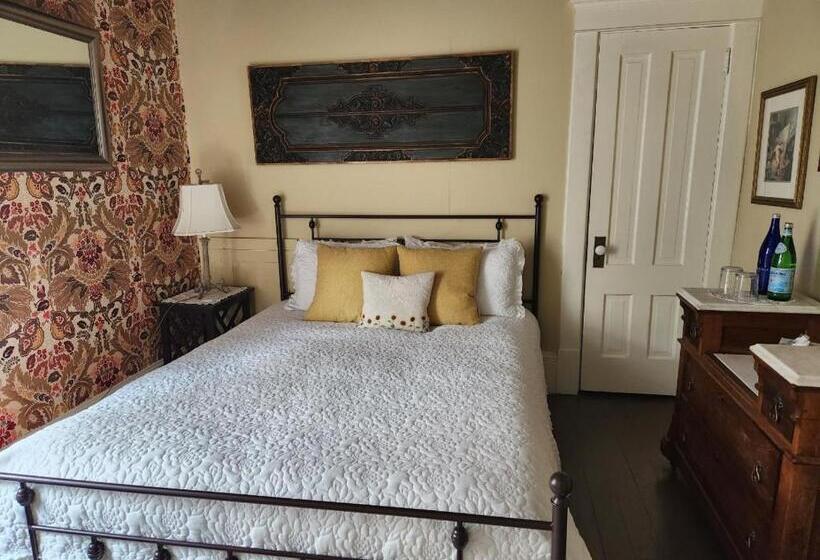 فندق صغير Back Inn Time