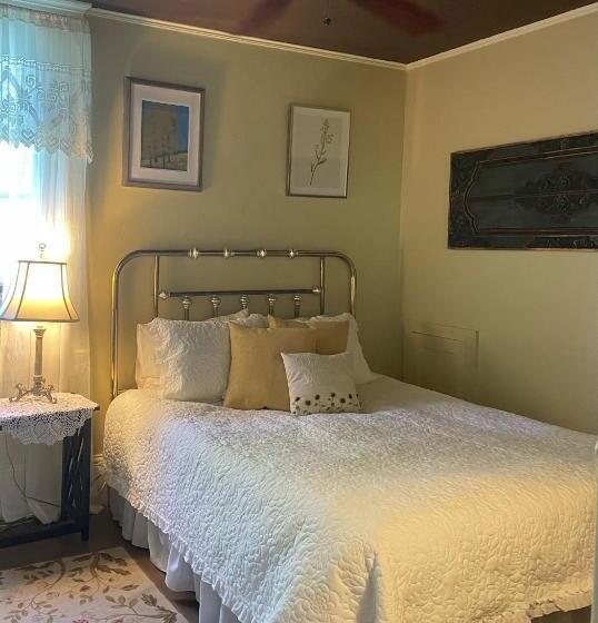 فندق صغير Back Inn Time