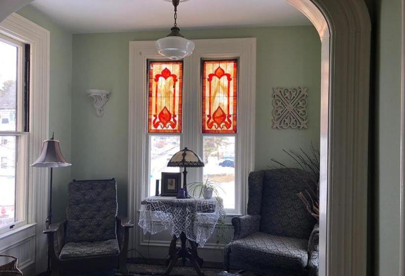 فندق صغير Back Inn Time