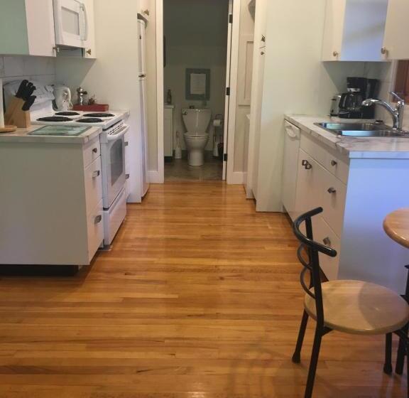 پانسیون Ashling Cottage