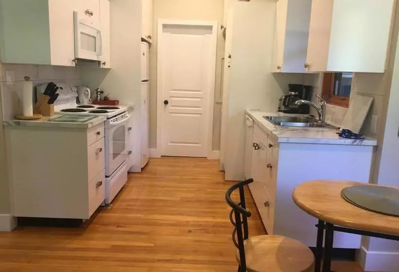 ペンション Ashling Cottage