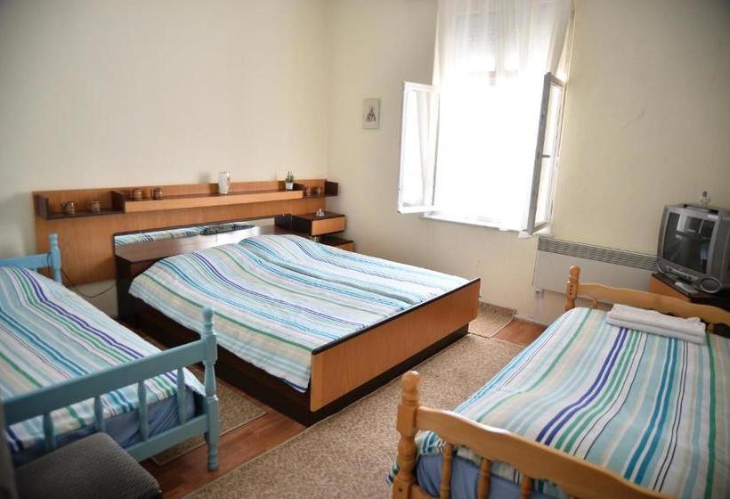 پانسیون Guest House Antika