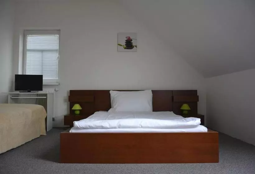 Majatalo Penzion A Restaurace U Strnada