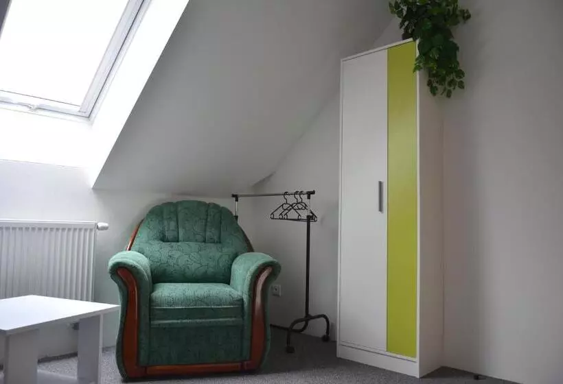 Majatalo Penzion A Restaurace U Strnada