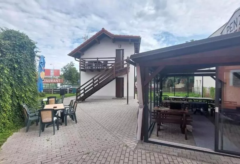 Majatalo Penzion A Restaurace U Strnada