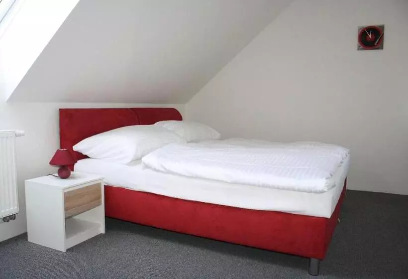 Majatalo Penzion A Restaurace U Strnada