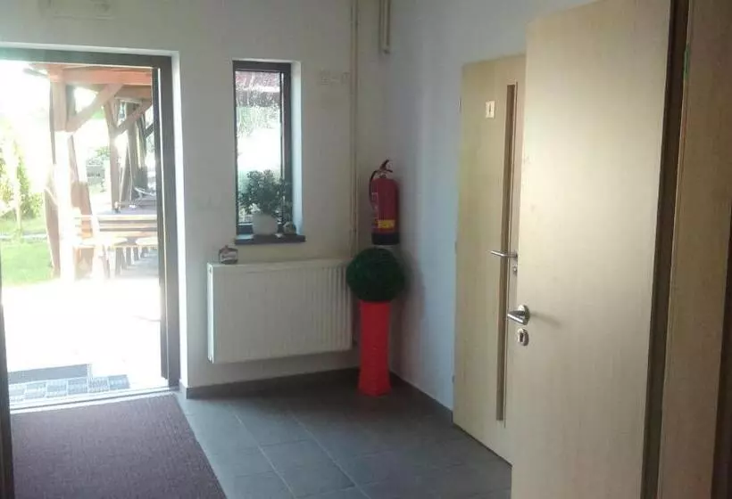 Majatalo Penzion A Restaurace U Strnada