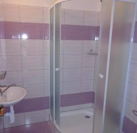 Majatalo Penzion A Restaurace U Strnada