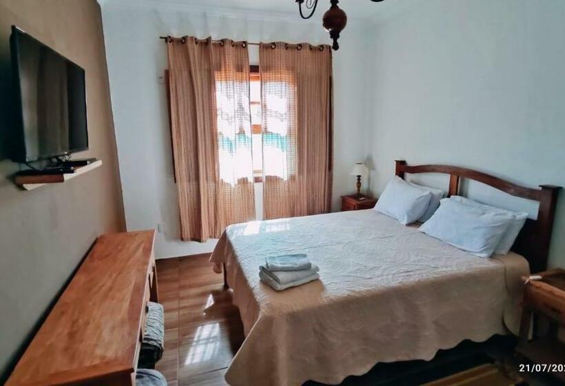 پانسیون Pousada Canarinho