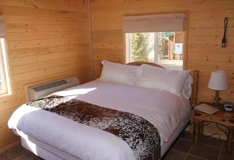 Hotelli Sevier River Ranch & Cattle Company