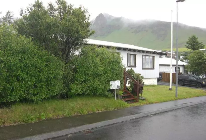 پانسیون Guesthouse Galleri Vík