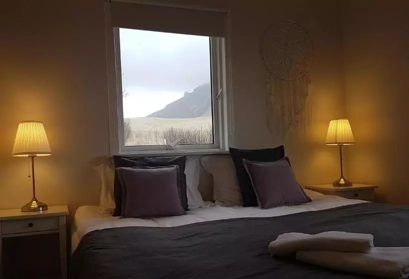 پانسیون Guesthouse Galleri Vík