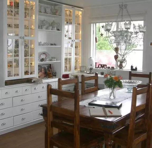 پانسیون Guesthouse Galleri Vík