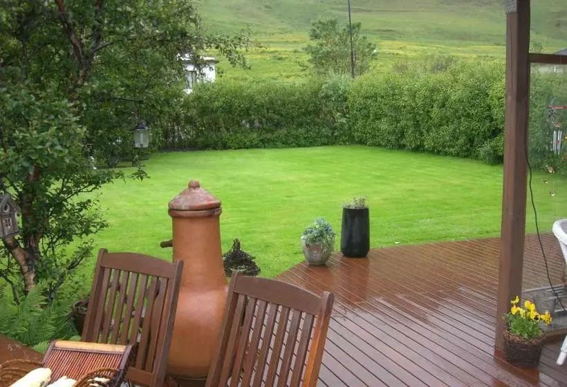 پانسیون Guesthouse Galleri Vík