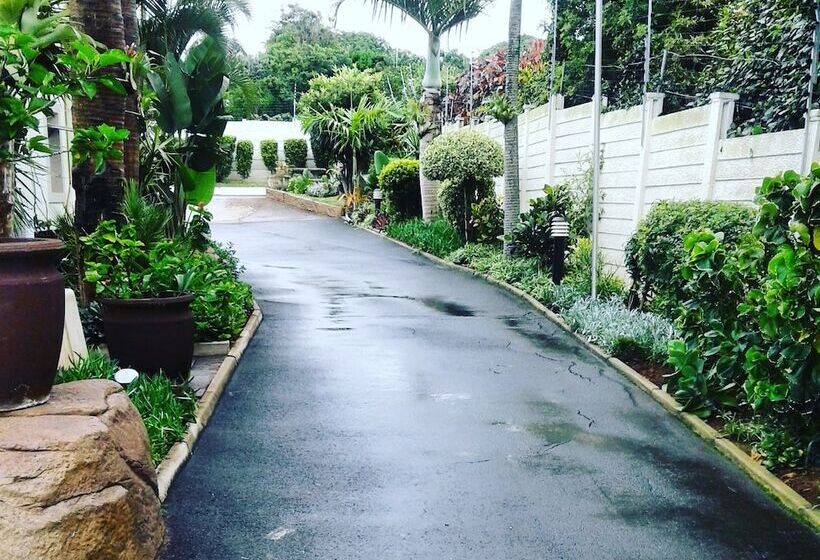 פנסיון Rostalyn Guesthouse