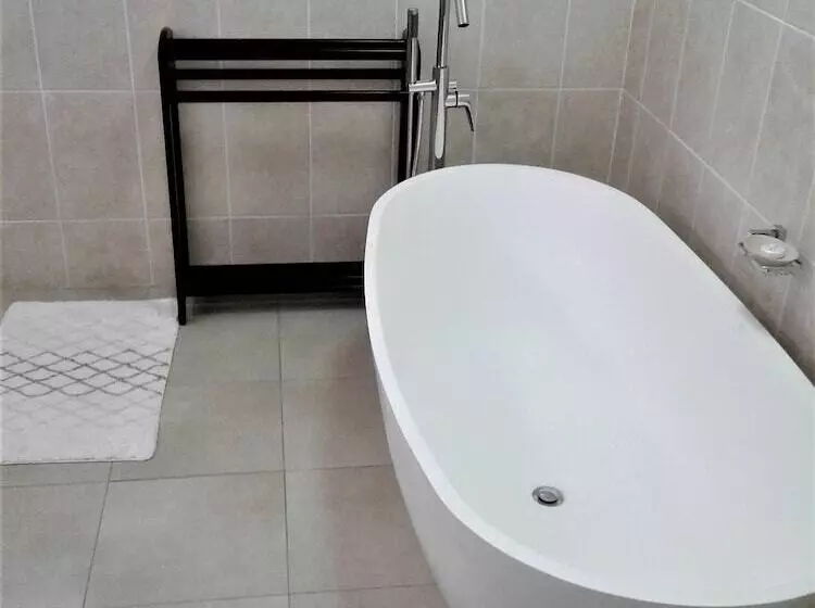 Majatalo Rostalyn Guesthouse